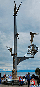 Magische Säule auf der Hafenmole in Meersburg