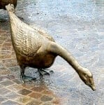 Gänsemelodie von Saman Hidayat beim Rheinbogen in Monheim, Kunstwerk aufgestellt in 2021