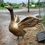 Gänsemelodie von Saman Hidayat beim Rheinbogen in Monheim, Kunstwerk aufgestellt in 2021