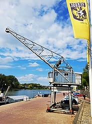 Kran am Rhein bei Arnheim aktuell