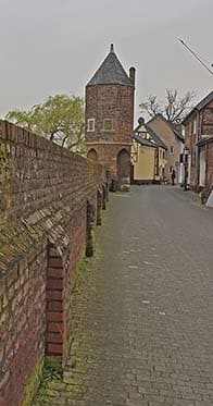 stadtmauer mit Pfefferbüchse