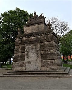 Kriegerehrenmal Emmerich am Rhein bei Drachenwolke Geschichten