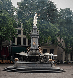 Wilhelmina Brunnen in Deventer bei Drachenwolke Geschichten und Infos über den Rhein