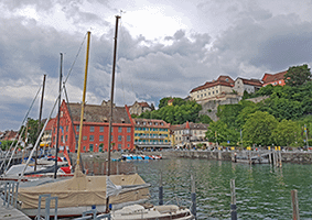 Hafen mit Stadtansicht Meersburg von der Magischen Säule aus