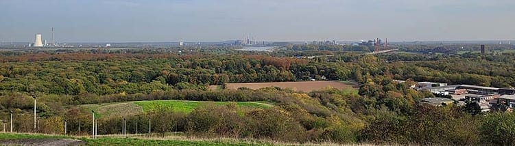 Blick von der Halde Rheinpreußen zum Ruhrgebiet und dem Rhein